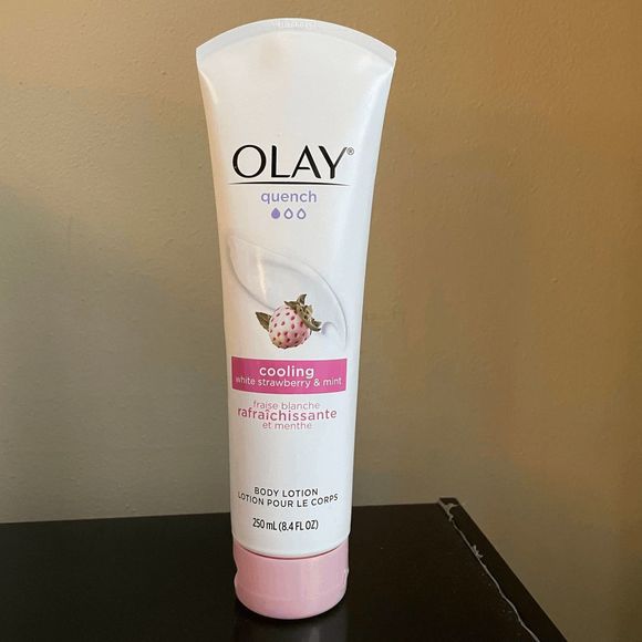 OLAY Bath & Body Olay Quench Body Lotion In Cooling White